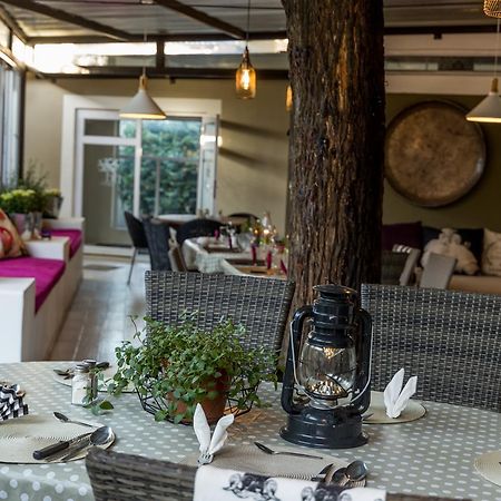 Village Boutique Hotel โอชิวารองโก ภายนอก รูปภาพ