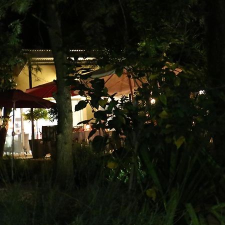 Village Boutique Hotel โอชิวารองโก ภายนอก รูปภาพ