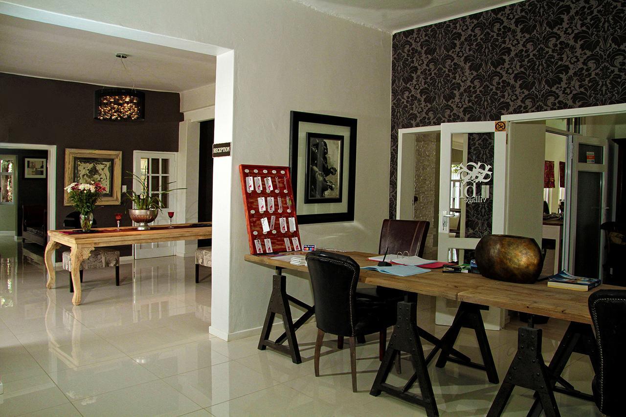 Village Boutique Hotel โอชิวารองโก ภายนอก รูปภาพ