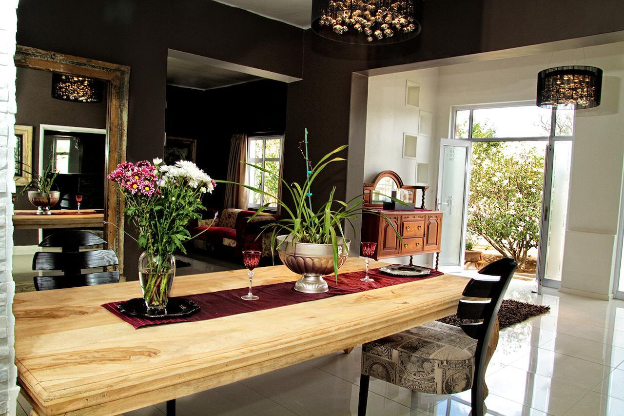 Village Boutique Hotel โอชิวารองโก ภายนอก รูปภาพ