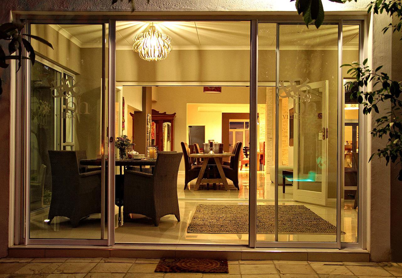 Village Boutique Hotel โอชิวารองโก ภายนอก รูปภาพ