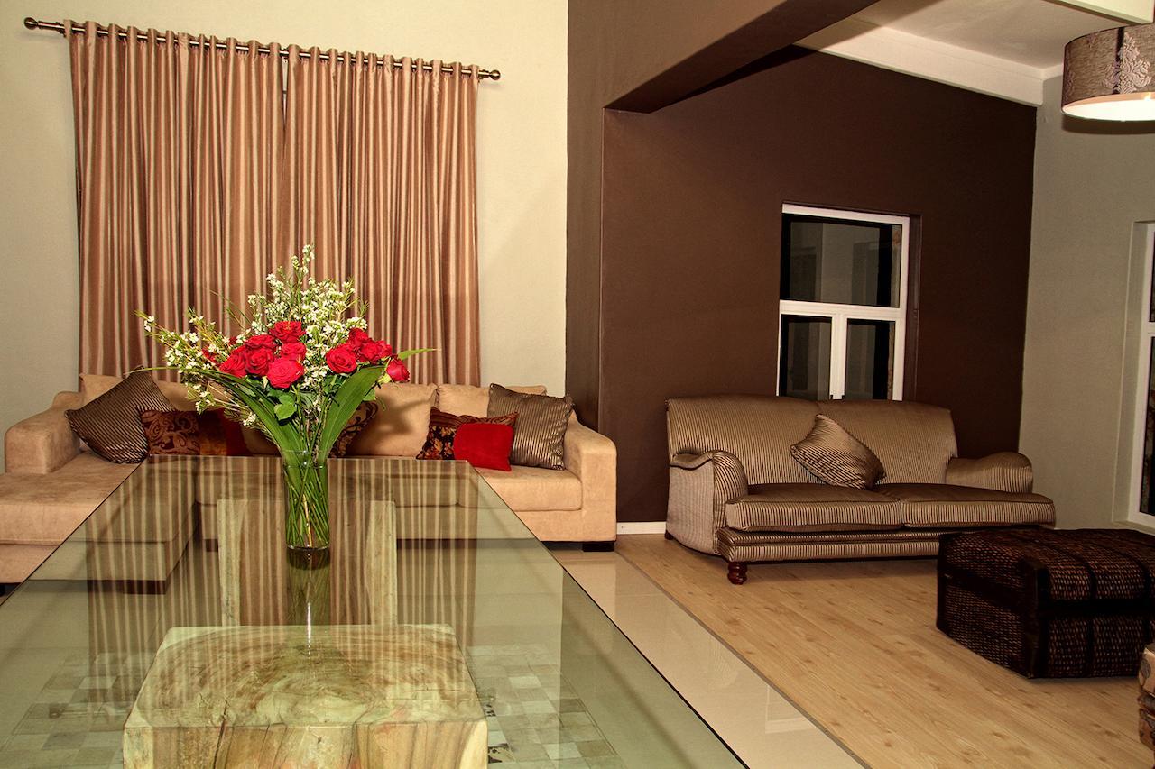 Village Boutique Hotel โอชิวารองโก ภายนอก รูปภาพ