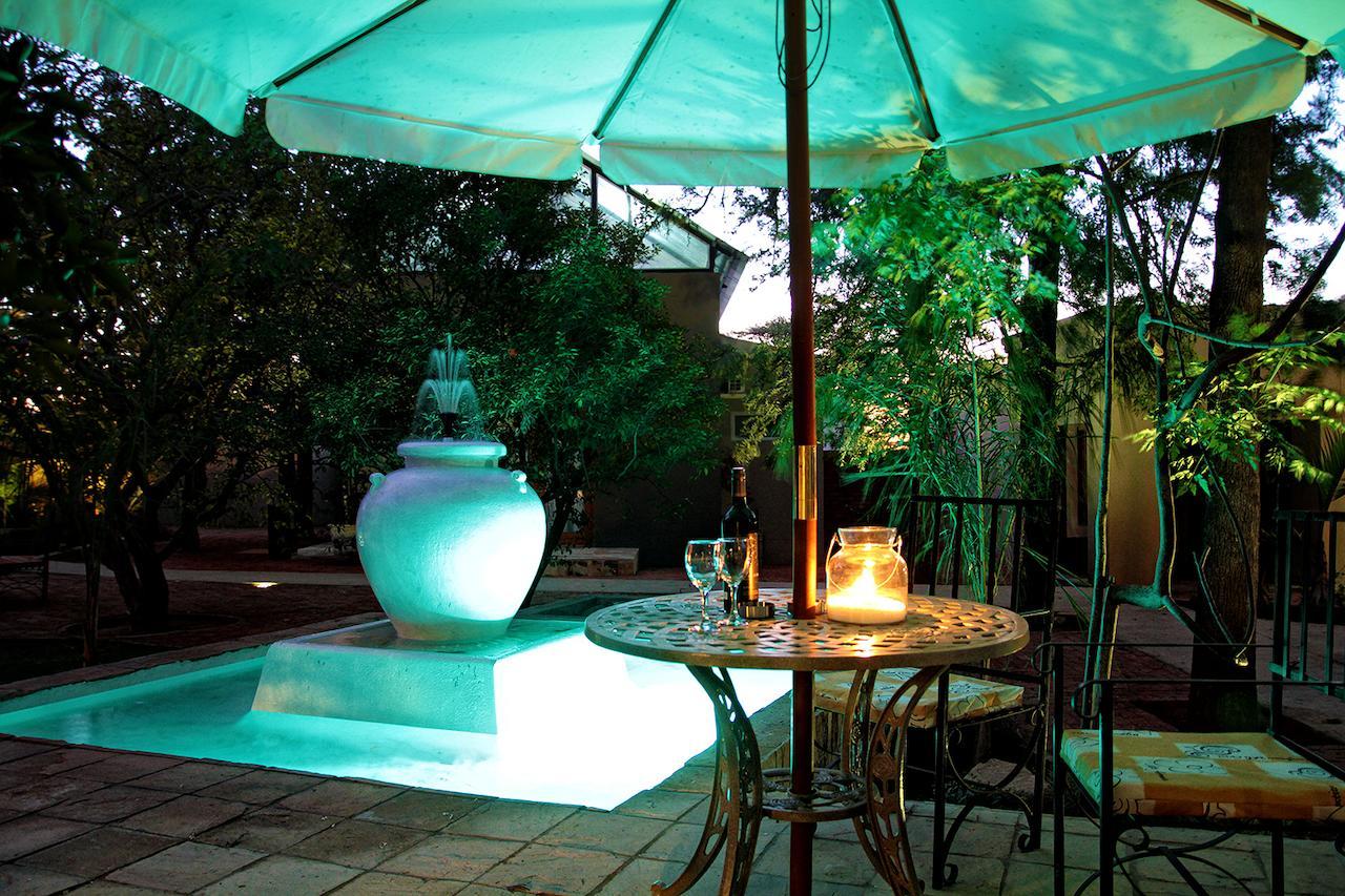 Village Boutique Hotel โอชิวารองโก ภายนอก รูปภาพ