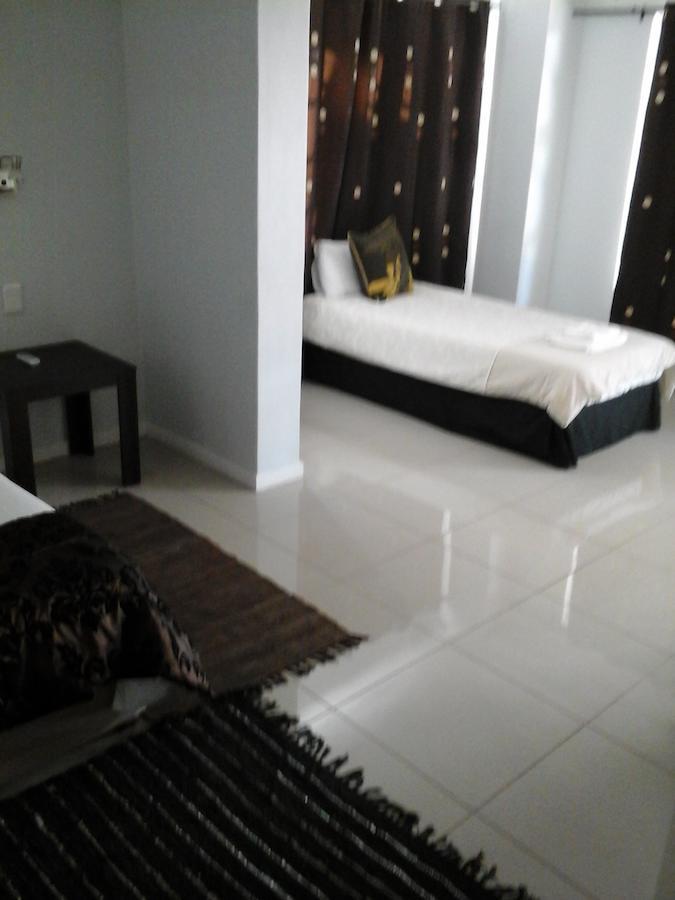 Village Boutique Hotel โอชิวารองโก ห้อง รูปภาพ