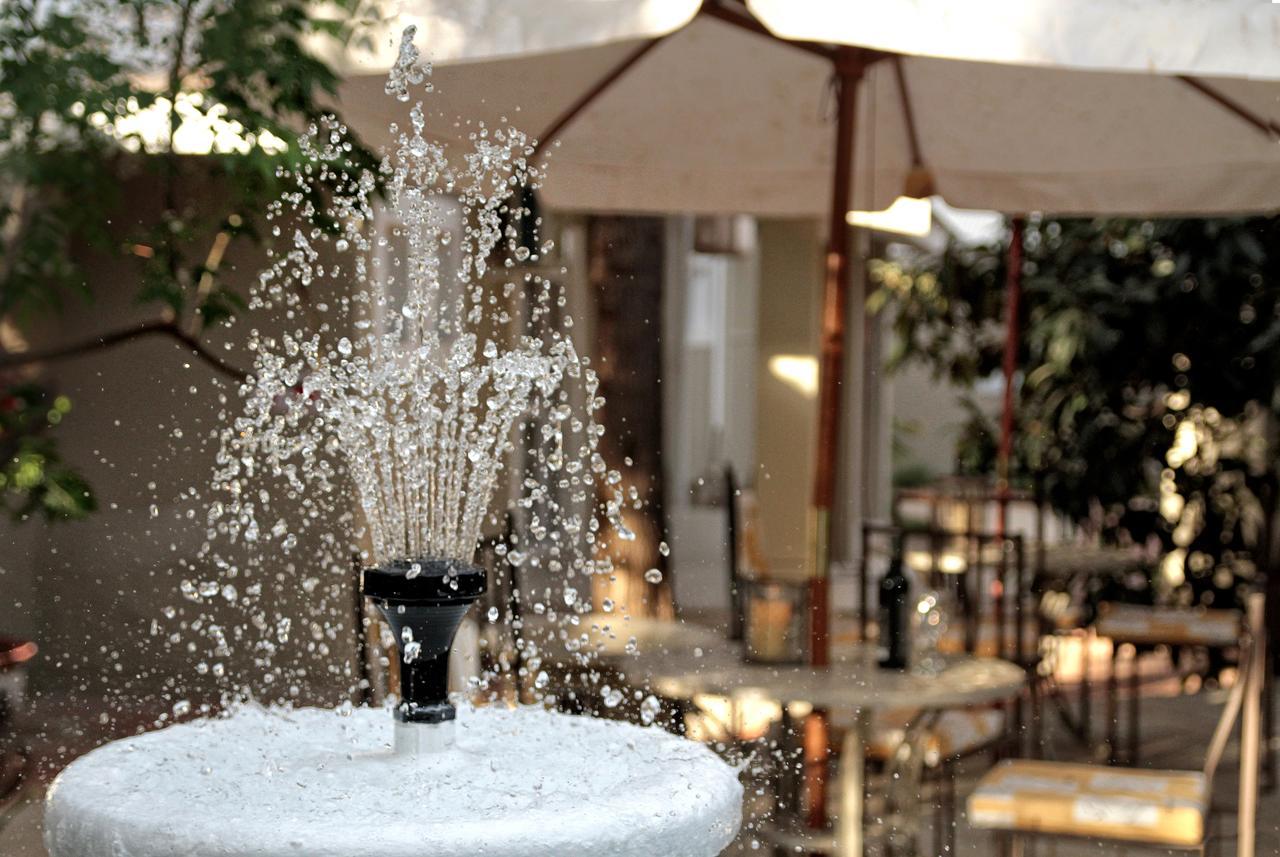 Village Boutique Hotel โอชิวารองโก ภายนอก รูปภาพ