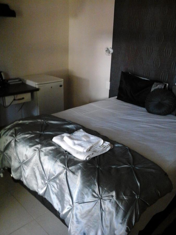 Village Boutique Hotel โอชิวารองโก ภายนอก รูปภาพ