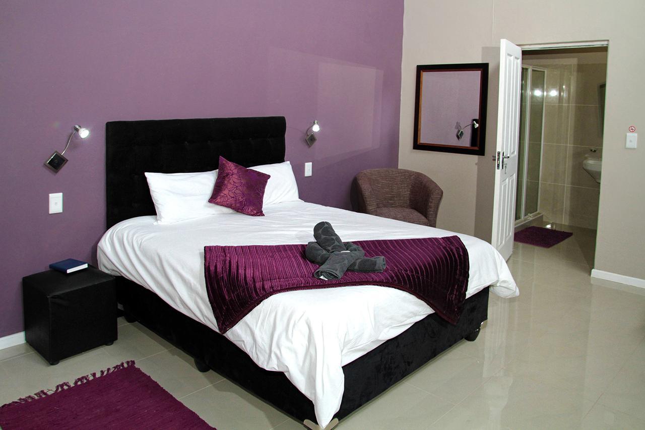 Village Boutique Hotel โอชิวารองโก ภายนอก รูปภาพ