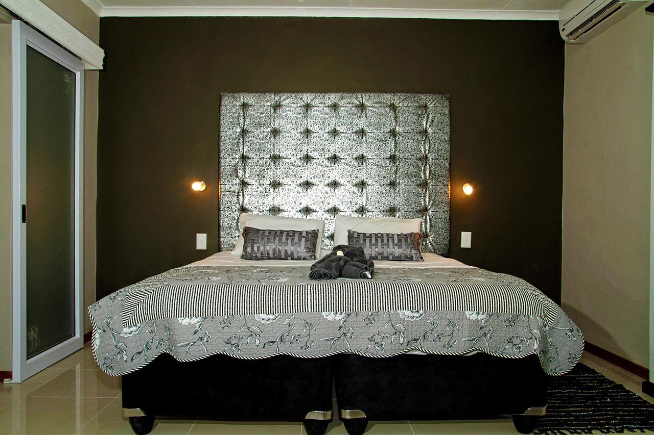 Village Boutique Hotel โอชิวารองโก ภายนอก รูปภาพ