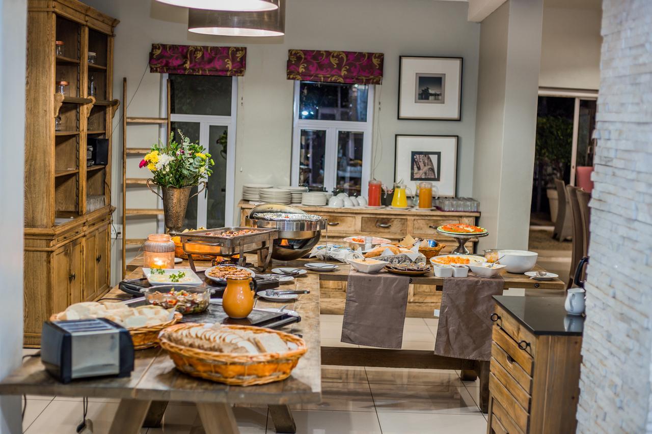 Village Boutique Hotel โอชิวารองโก ภายนอก รูปภาพ