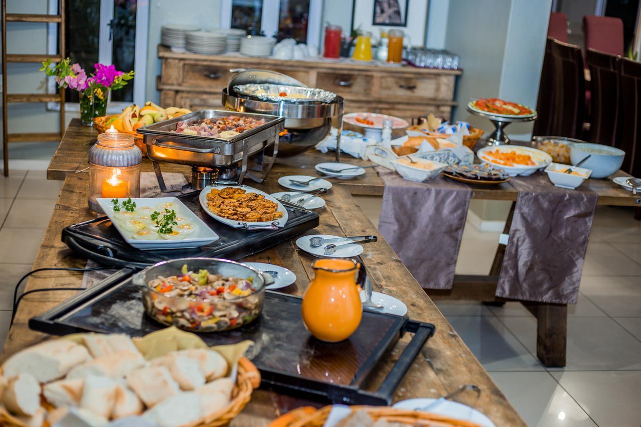 Village Boutique Hotel โอชิวารองโก ภายนอก รูปภาพ