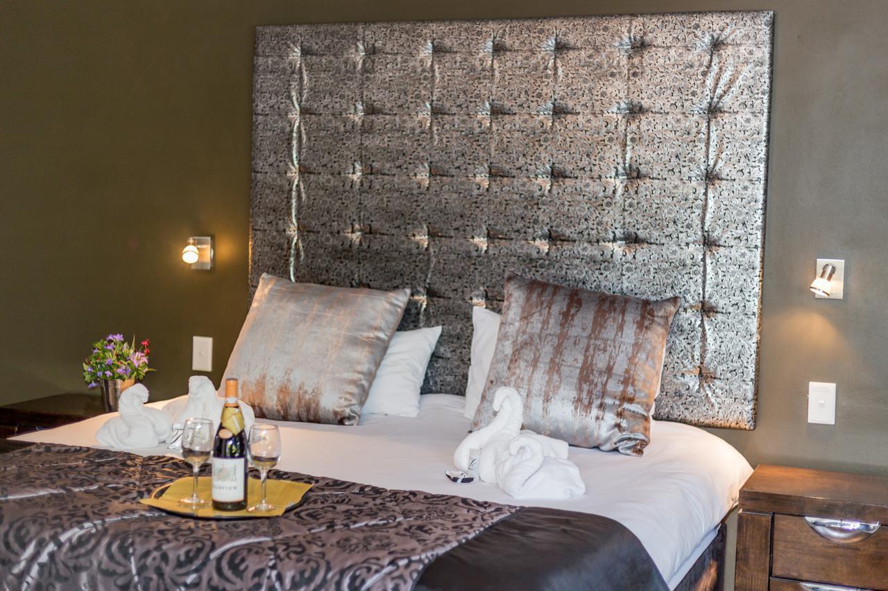 Village Boutique Hotel โอชิวารองโก ภายนอก รูปภาพ