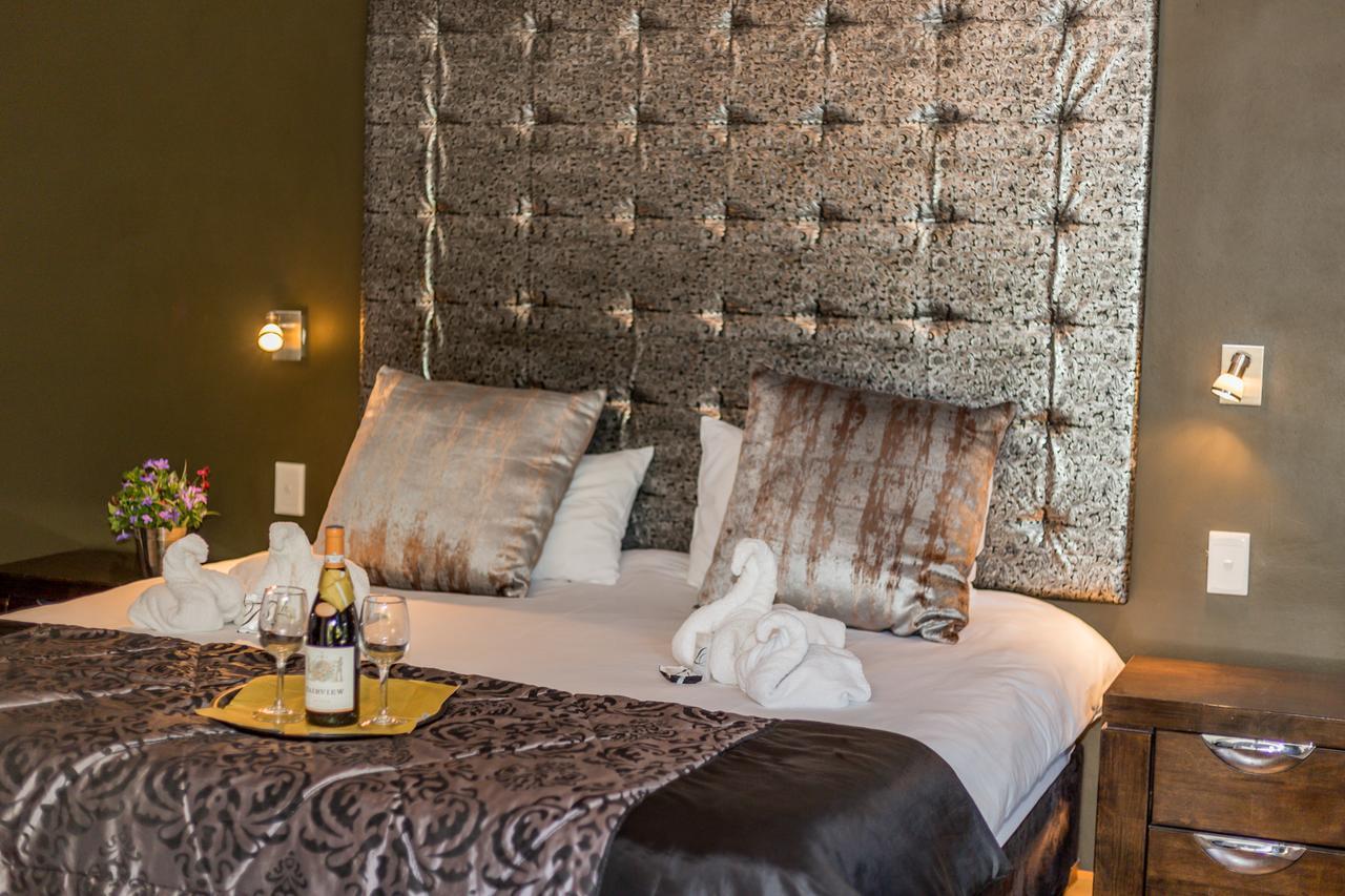 Village Boutique Hotel โอชิวารองโก ภายนอก รูปภาพ