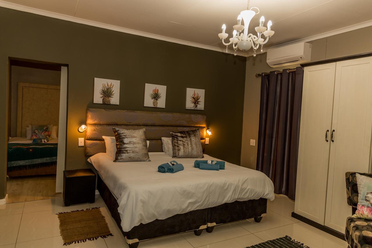 Village Boutique Hotel โอชิวารองโก ภายนอก รูปภาพ