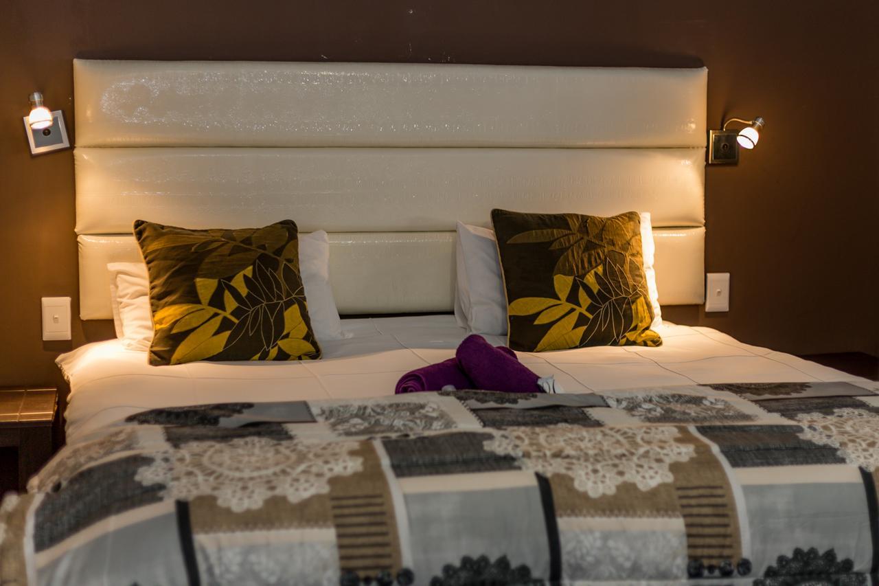 Village Boutique Hotel โอชิวารองโก ภายนอก รูปภาพ