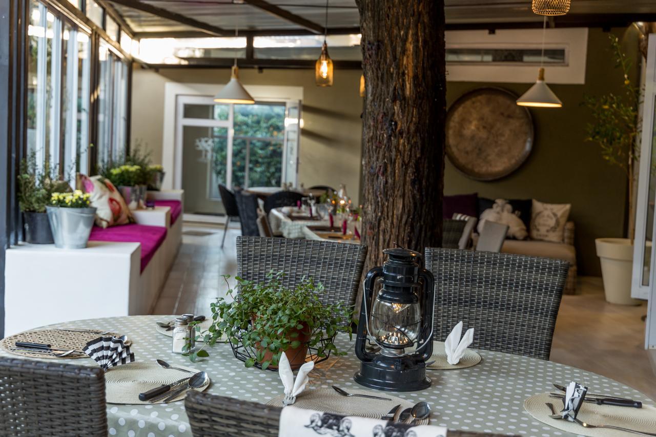 Village Boutique Hotel โอชิวารองโก ภายนอก รูปภาพ