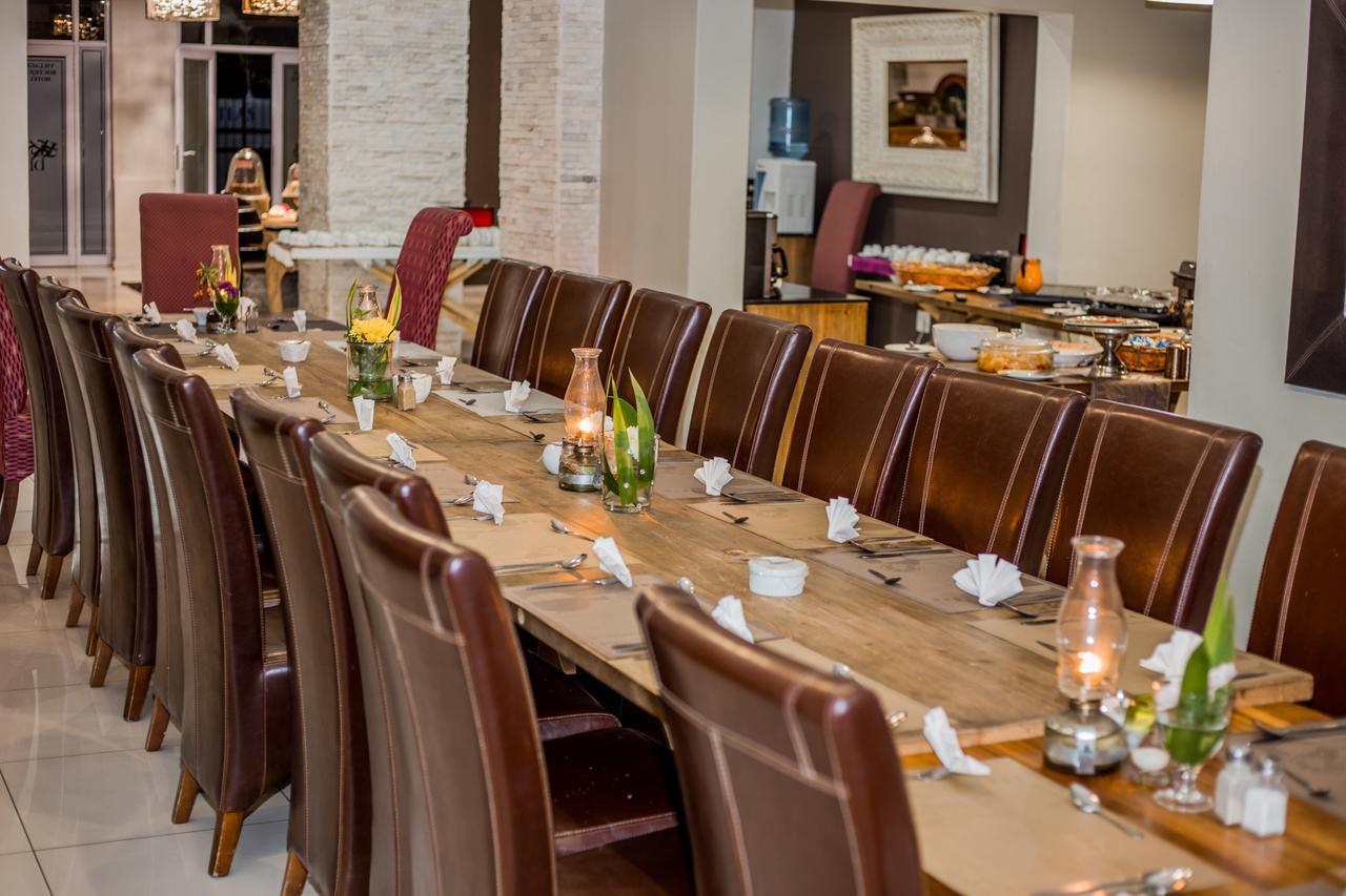 Village Boutique Hotel โอชิวารองโก ภายนอก รูปภาพ
