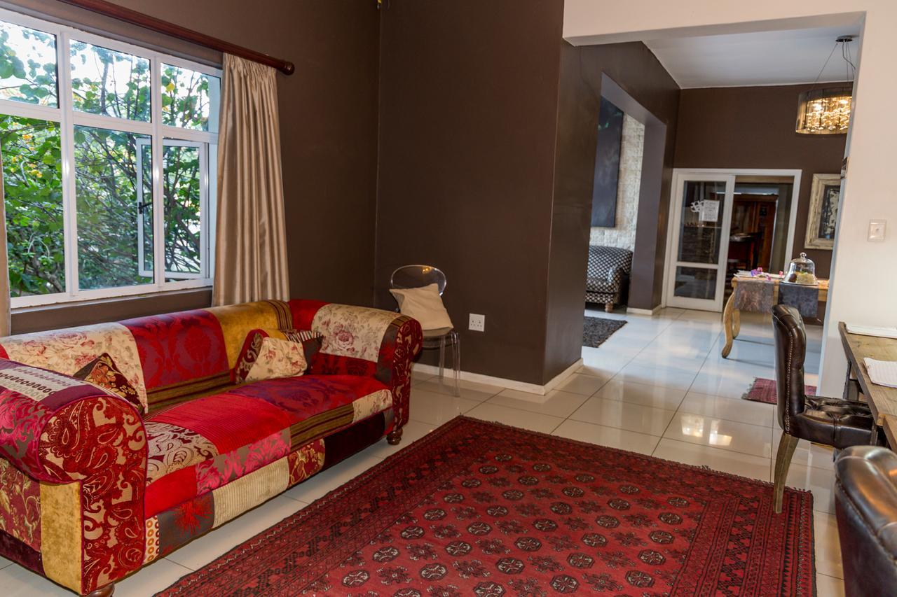 Village Boutique Hotel โอชิวารองโก ภายนอก รูปภาพ
