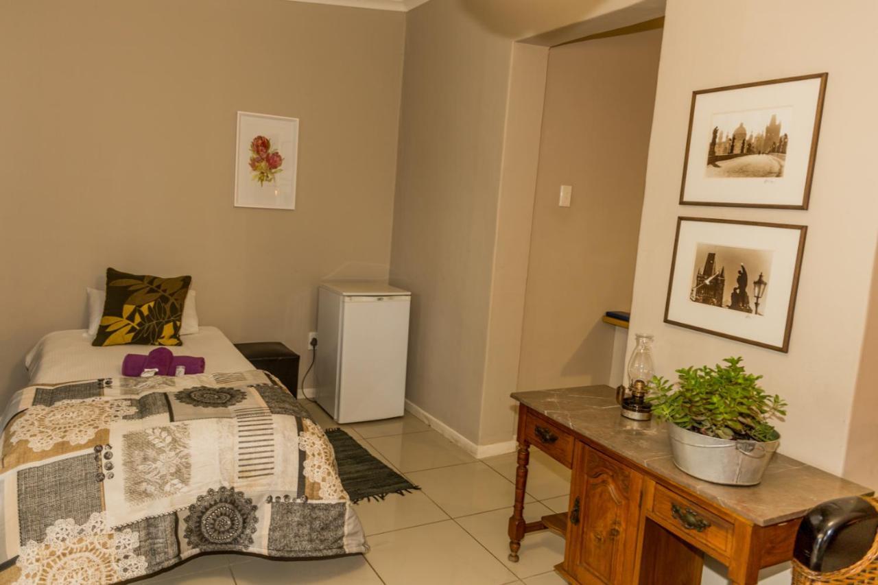 Village Boutique Hotel โอชิวารองโก ภายนอก รูปภาพ