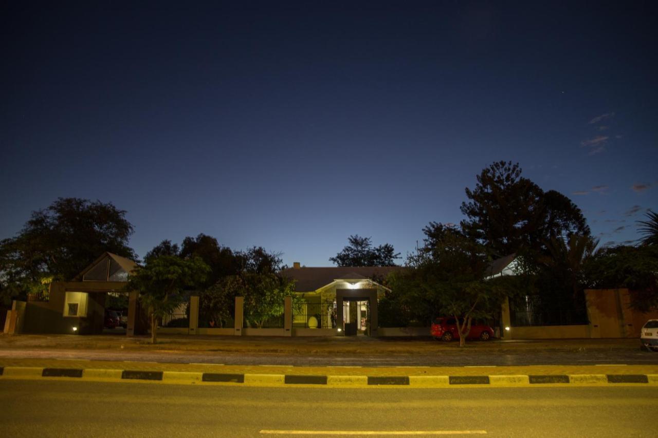 Village Boutique Hotel โอชิวารองโก ภายนอก รูปภาพ
